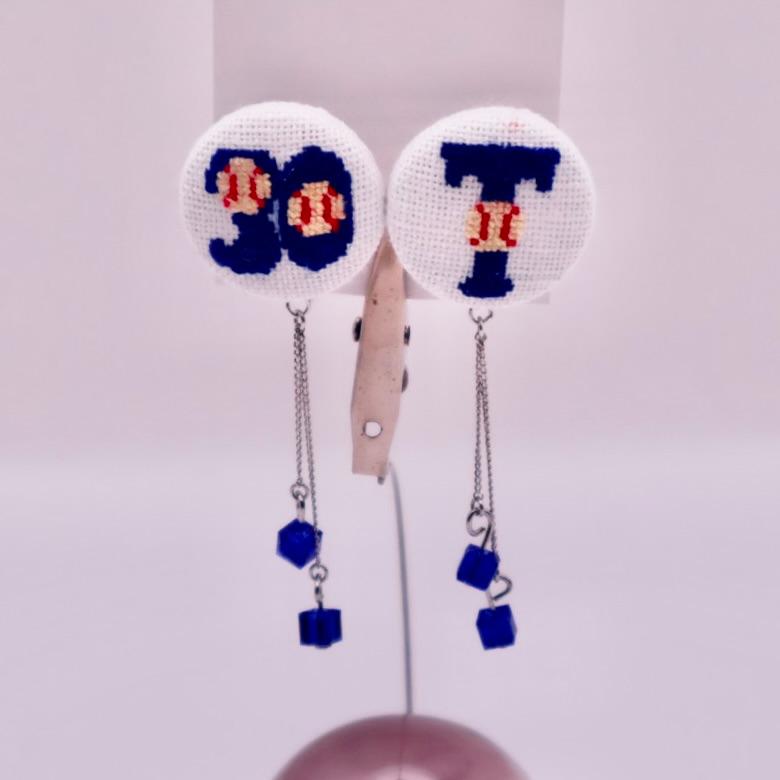 【オーダー可能】背番号　イニシャル　くるみボタンのイヤリング　ピアス変更可能